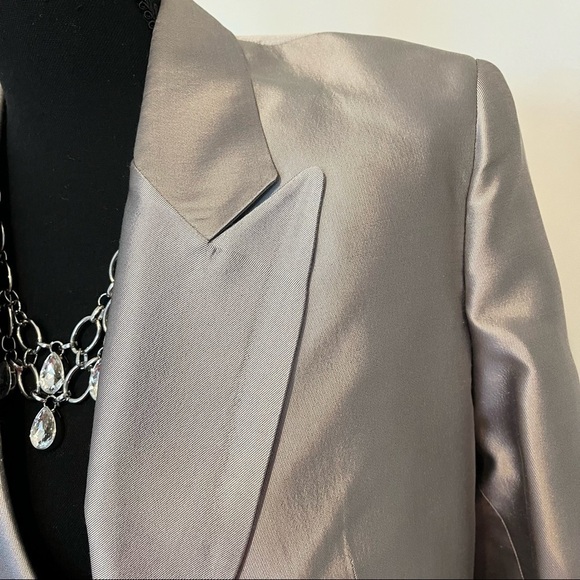 Vintage Silver elegant formal 2-piece skirt suit. Structured jacket. Size 6 - Picture 5 of 12